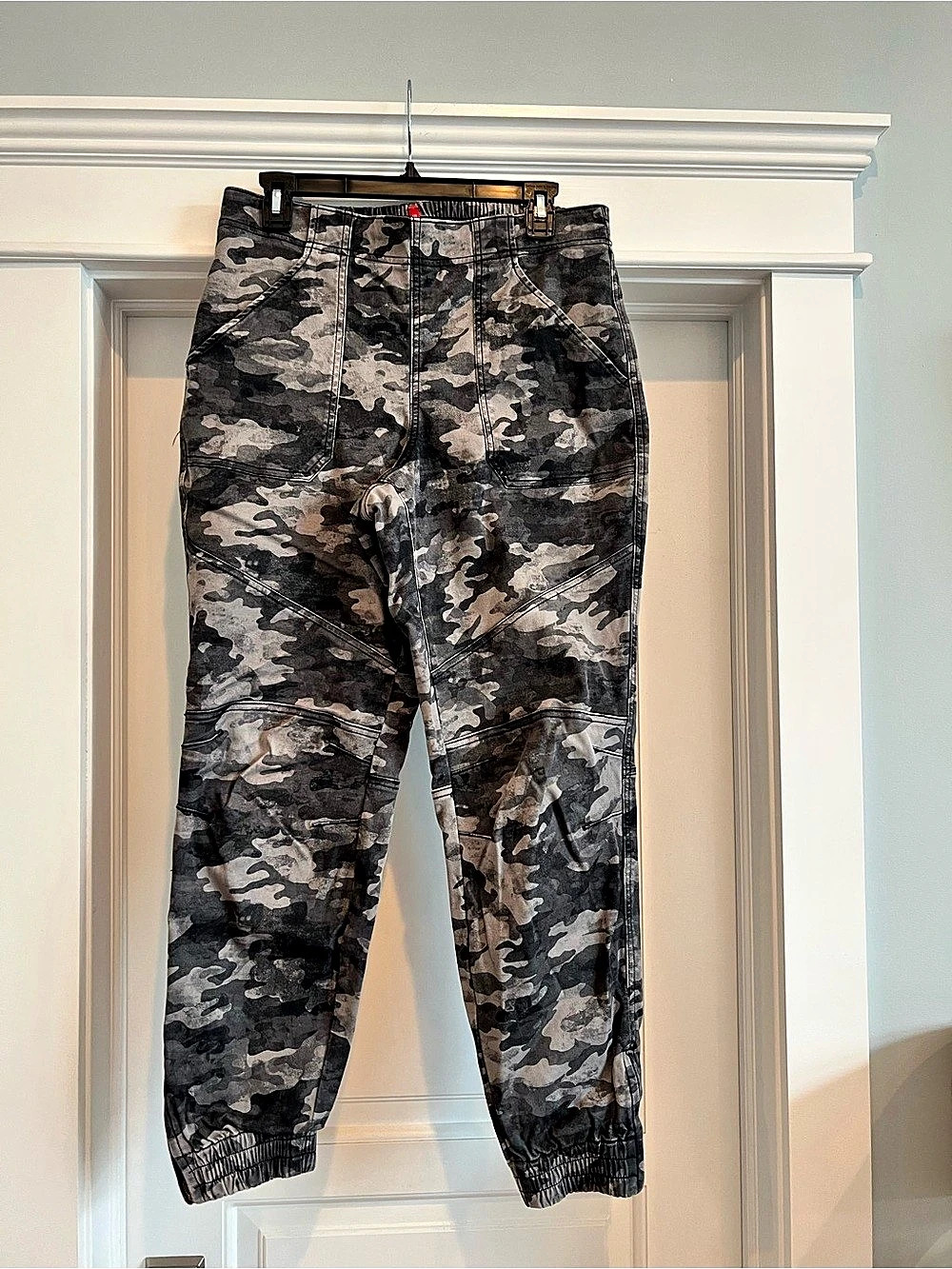 SPANX Camo Jogger Pants in Gray & Black Size Large